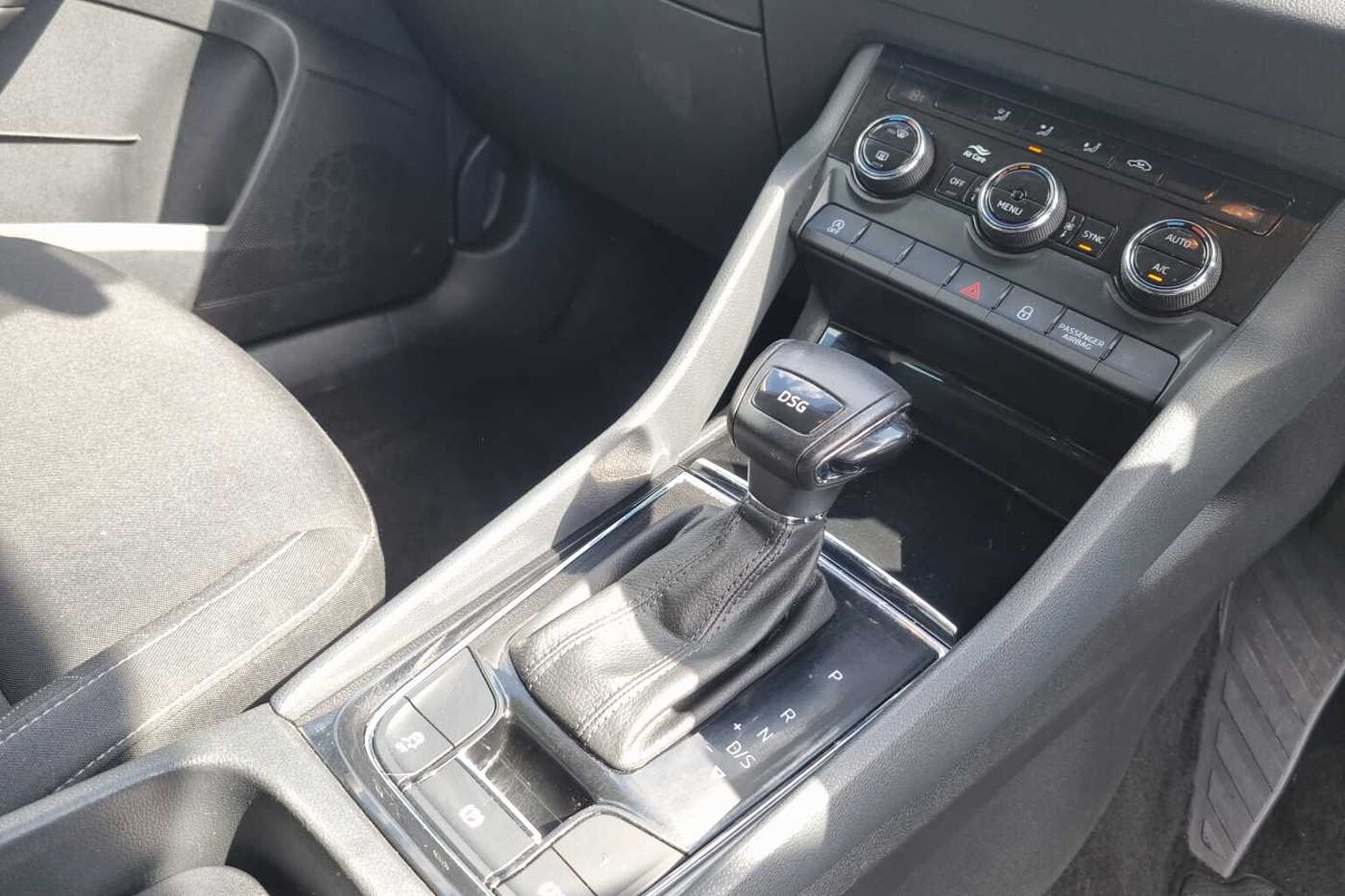 SKODA KAROQ 1.5 TSI SE 5dr DSG
